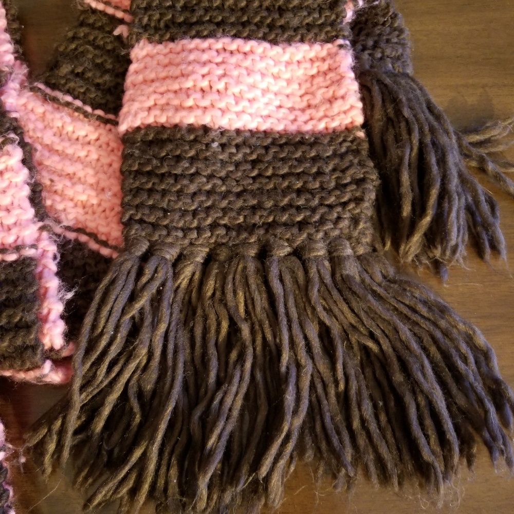 Aeropostale knitted scarf - 9 foot long - Picture 3 of 4